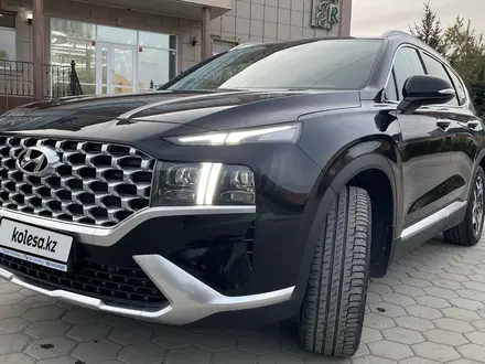 Hyundai Santa Fe 2021 года за 14 800 000 тг. в Актобе – фото 3