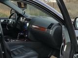 Volkswagen Touareg 2006 года за 2 800 000 тг. в Алматы – фото 3