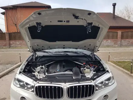 BMW X5 2017 года за 22 800 000 тг. в Алматы – фото 11