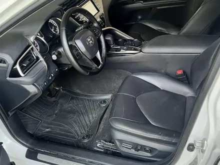 Toyota Camry 2018 года за 12 150 000 тг. в Алматы – фото 10