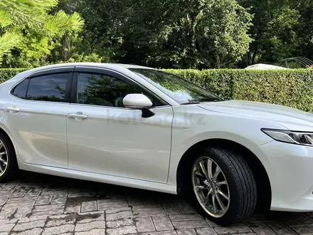 Toyota Camry 2018 года за 12 150 000 тг. в Алматы – фото 4