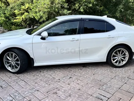 Toyota Camry 2018 года за 12 150 000 тг. в Алматы – фото 6