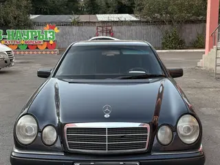 Mercedes-Benz E 230