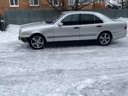 Mercedes-Benz E 230 1997 года за 1 950 000 тг. в Кокшетау – фото 2