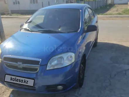 Chevrolet Aveo 2011 года за 2 000 000 тг. в Атырау – фото 2