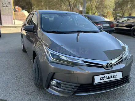 Toyota Corolla 2018 года за 8 600 000 тг. в Актобе – фото 2