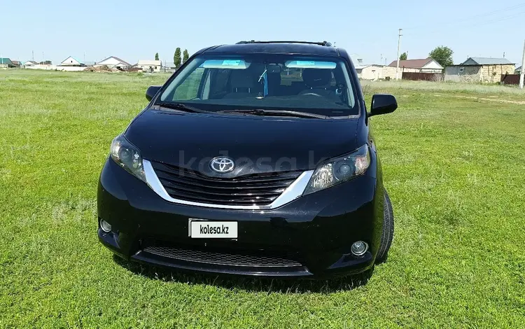Toyota Sienna 2017 года за 8 800 000 тг. в Актобе