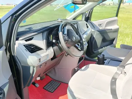 Toyota Sienna 2017 года за 8 800 000 тг. в Актобе – фото 2