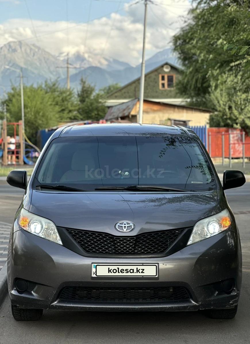 Toyota Sienna 2016 г.