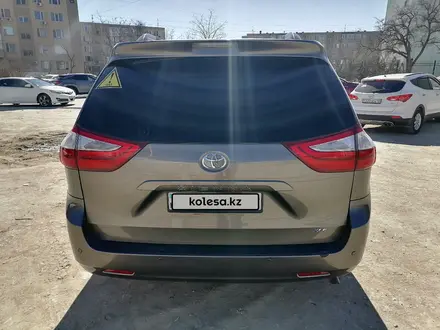 Toyota Sienna 2015 года за 15 500 000 тг. в Актау – фото 2