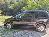 Volkswagen Touran 2010 года за 4 200 000 тг. в Актобе – фото 4