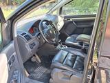Volkswagen Touran 2010 года за 4 200 000 тг. в Актобе – фото 5