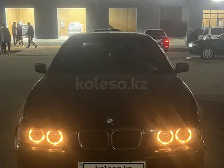 BMW 528 1997 года за 3 900 000 тг. в Семей