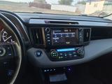 Toyota RAV4 2016 года за 7 900 000 тг. в Актобе – фото 3