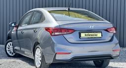 Hyundai Accent 2018 года за 7 290 000 тг. в Актобе – фото 4