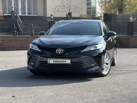 Toyota Camry 2019 года за 12 800 000 тг. в Шымкент – фото 2