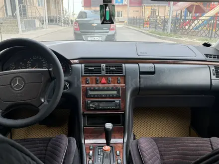 Mercedes-Benz E 320 1999 года за 3 300 000 тг. в Шымкент – фото 12