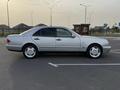 Mercedes-Benz E 320 1999 года за 3 300 000 тг. в Шымкент – фото 2