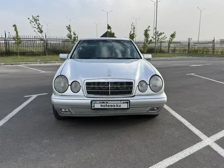 Mercedes-Benz E 320 1999 года за 3 300 000 тг. в Шымкент
