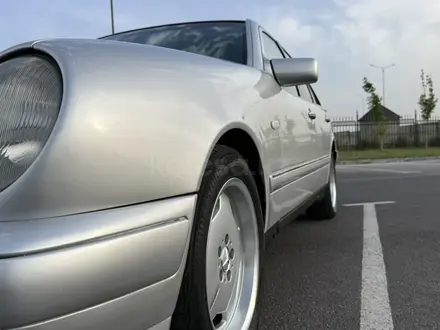 Mercedes-Benz E 320 1999 года за 3 300 000 тг. в Шымкент – фото 9