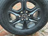 Оригинальные диски и шины от Land Cruiser 300 за 600 000 тг. в Алматы – фото 2
