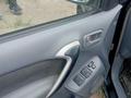 Toyota RAV4 2002 года за 3 000 000 тг. в Караганда – фото 2