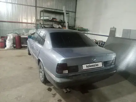 BMW 520 1988 года за 1 100 000 тг. в Уральск – фото 2