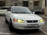 Toyota Camry 2001 года за 3 190 000 тг. в Алматы – фото 3