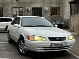 Toyota Camry 2001 года за 3 190 000 тг. в Алматы – фото 2