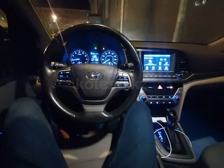 Hyundai Elantra 2018 года за 5 100 000 тг. в Атырау – фото 3