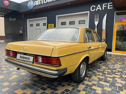 Mercedes-Benz E 200 1982 года за 9 940 000 тг. в Алматы – фото 2