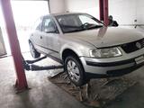 Volkswagen Passat 2001 годаfor1 900 000 тг. в Астана – фото 4