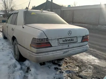 Mercedes-Benz E 260 1990 года за 750 000 тг. в Алматы – фото 3