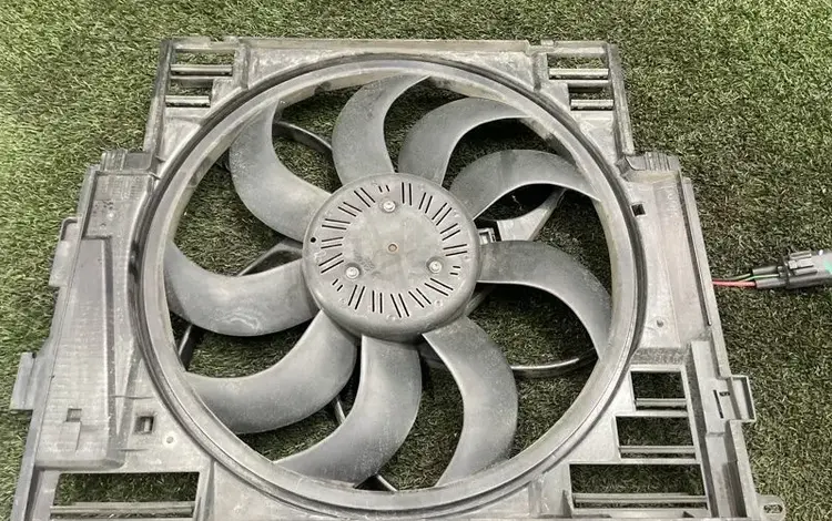 Вентилятор охлаждения радиатора BMW F10 N20B20 за 75 000 тг. в Астана