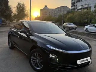 Hongqi E-QM5