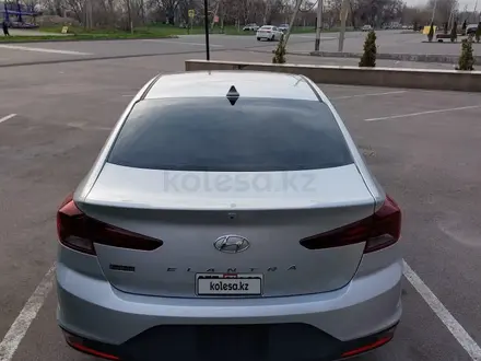 Hyundai Elantra 2019 года за 6 000 000 тг. в Алматы – фото 19