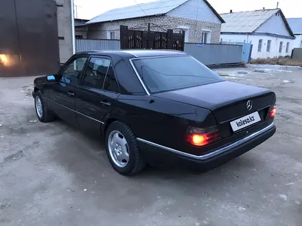 Mercedes-Benz E 230 1992 года за 1 700 000 тг. в Кызылорда – фото 3