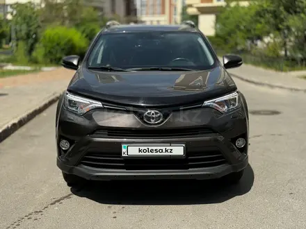 Toyota RAV4 2019 года за 12 500 000 тг. в Астана