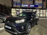 Toyota RAV4 2022 года за 13 700 000 тг. в Уральск – фото 2