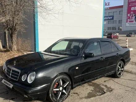 Mercedes-Benz E 200 1998 года за 1 700 000 тг. в Кокшетау