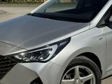 Hyundai Accent 2022 года за 8 400 000 тг. в Актобе – фото 3