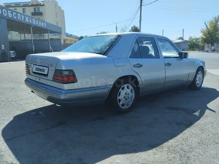 Mercedes-Benz E 220 1993 года за 2 600 000 тг. в Тараз – фото 3