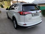 Toyota RAV4 2017 года за 15 300 000 тг. в Алматы – фото 5