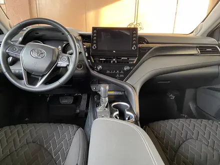 Toyota Camry 2021 года за 18 500 000 тг. в Шымкент – фото 3