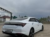 Hyundai Elantra 2022 года за 8 500 000 тг. в Алматы – фото 2