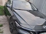 Hyundai Elantra 2023 года за 8 100 000 тг. в Семей – фото 2