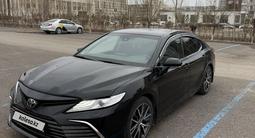 Toyota Camry 2021 года за 16 300 000 тг. в Астана – фото 2