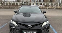 Toyota Camry 2021 года за 16 300 000 тг. в Астана