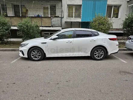 Kia K5 2019 года за 8 800 000 тг. в Алматы – фото 3