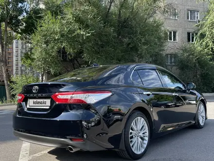 Toyota Camry 2018 года за 13 700 000 тг. в Алматы – фото 7